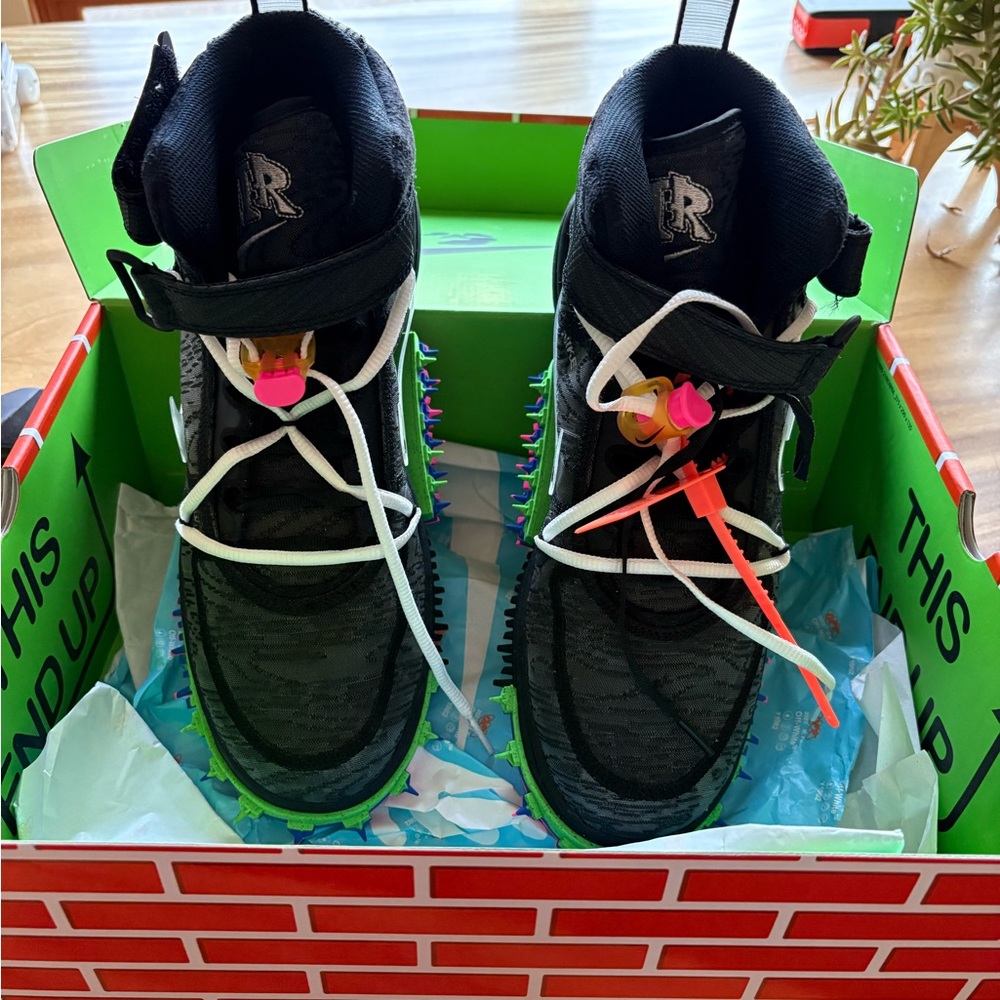Off-White Air Force 1 Mid Black - Picture 3 of 9
